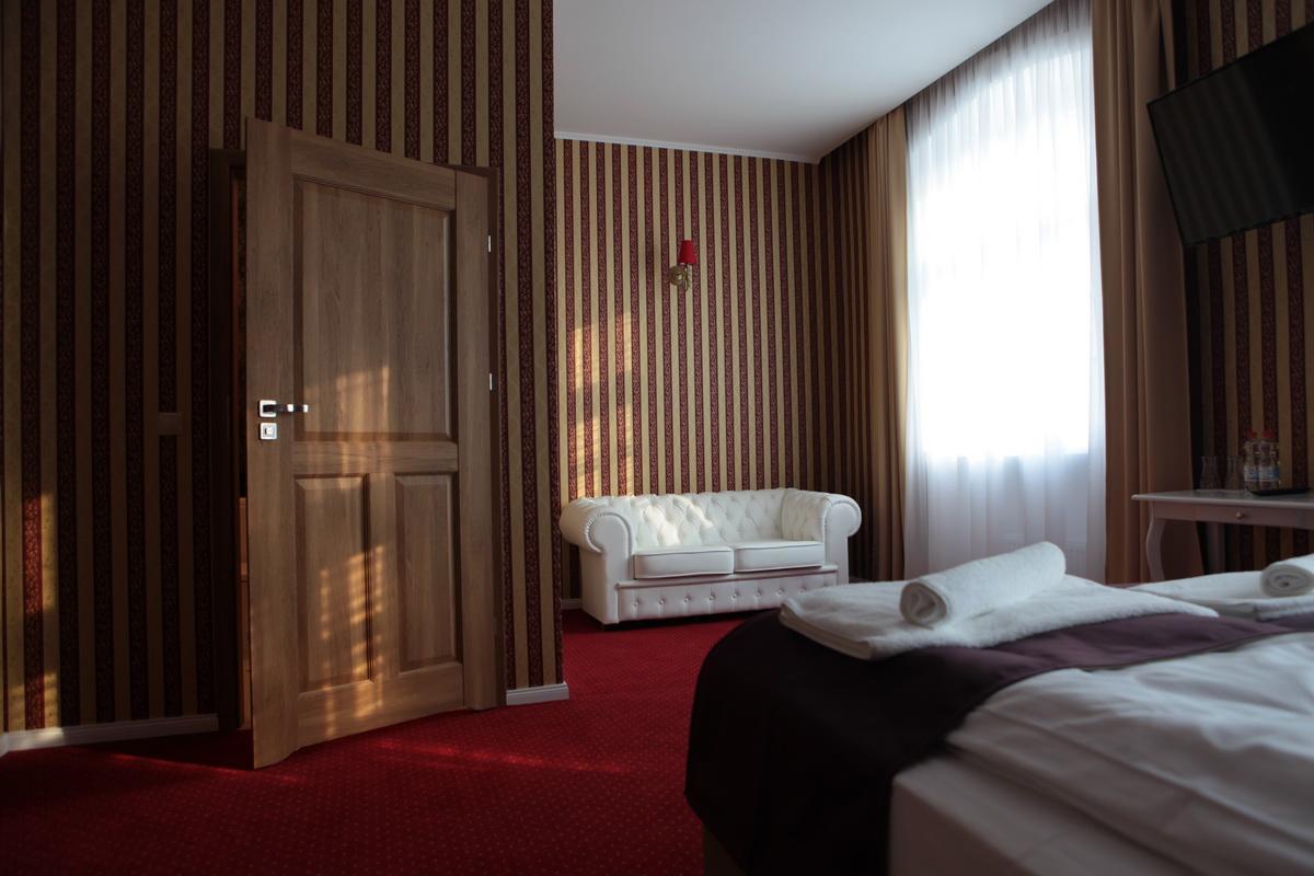 Hotel Court Park Nysa Esterno foto